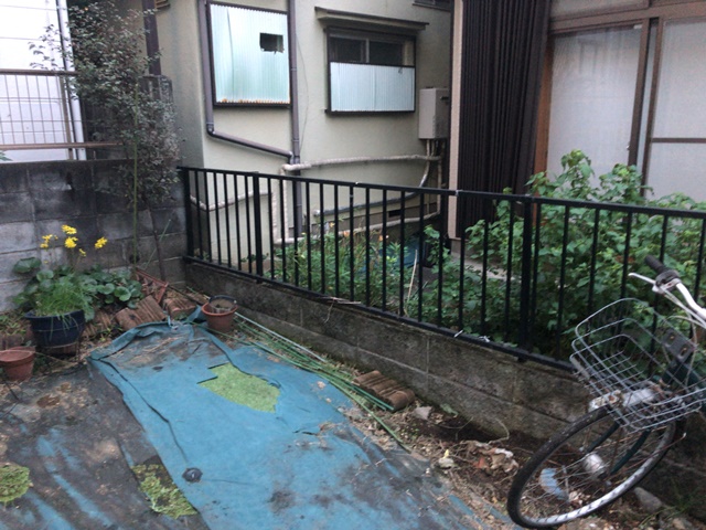 ブロックフェンス解体工事(東京都中野区弥生町)前の様子です。